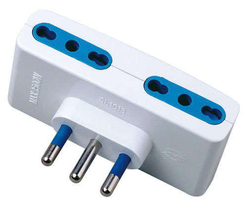 MKC 492518027 Mains Adapter white plug  2p+t 16a-n°4 sockets dual pitch 10/16a -pack. bulk