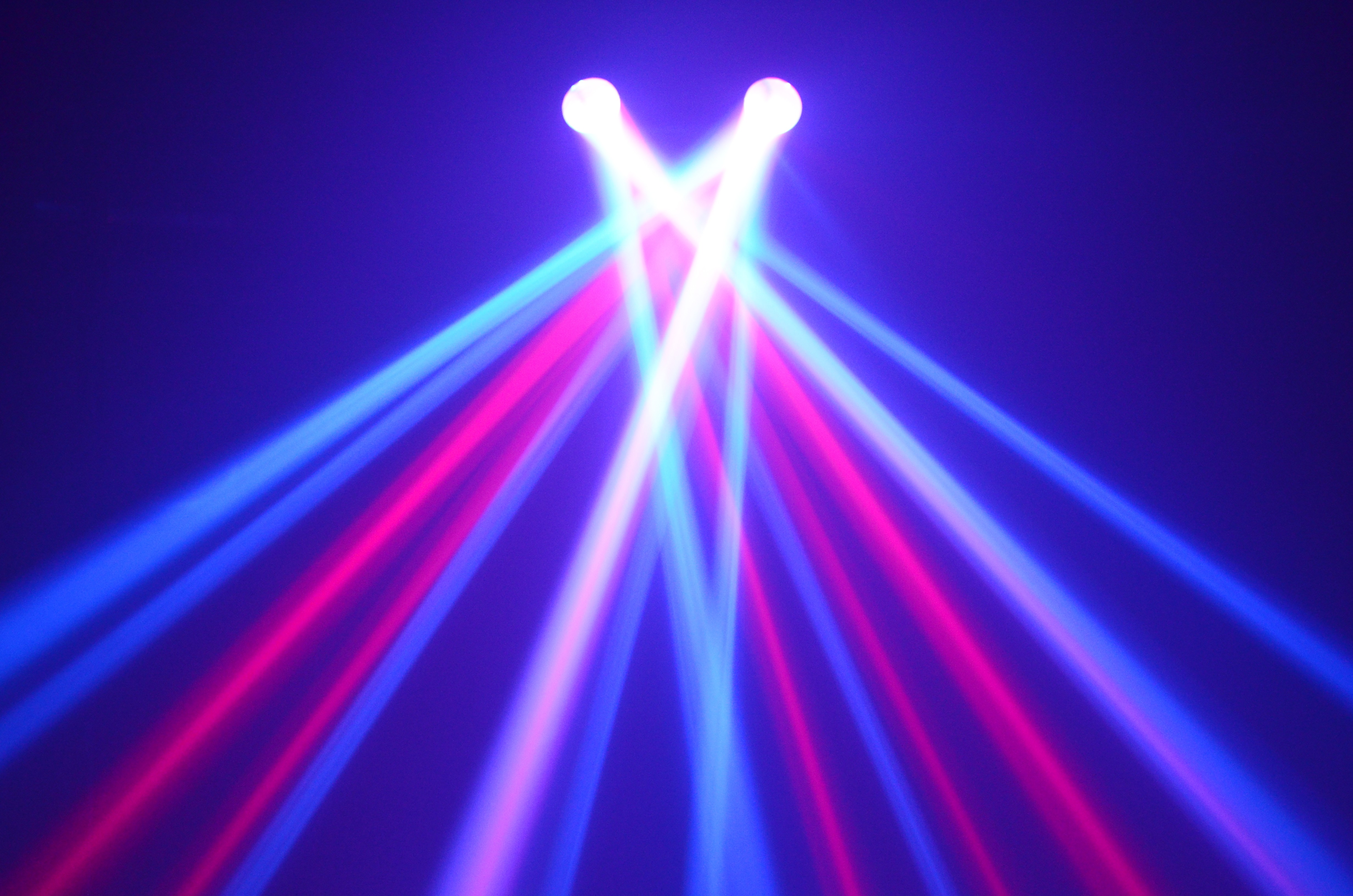 LIGHT2 Set 2 luci LED RGBW con supporto a T