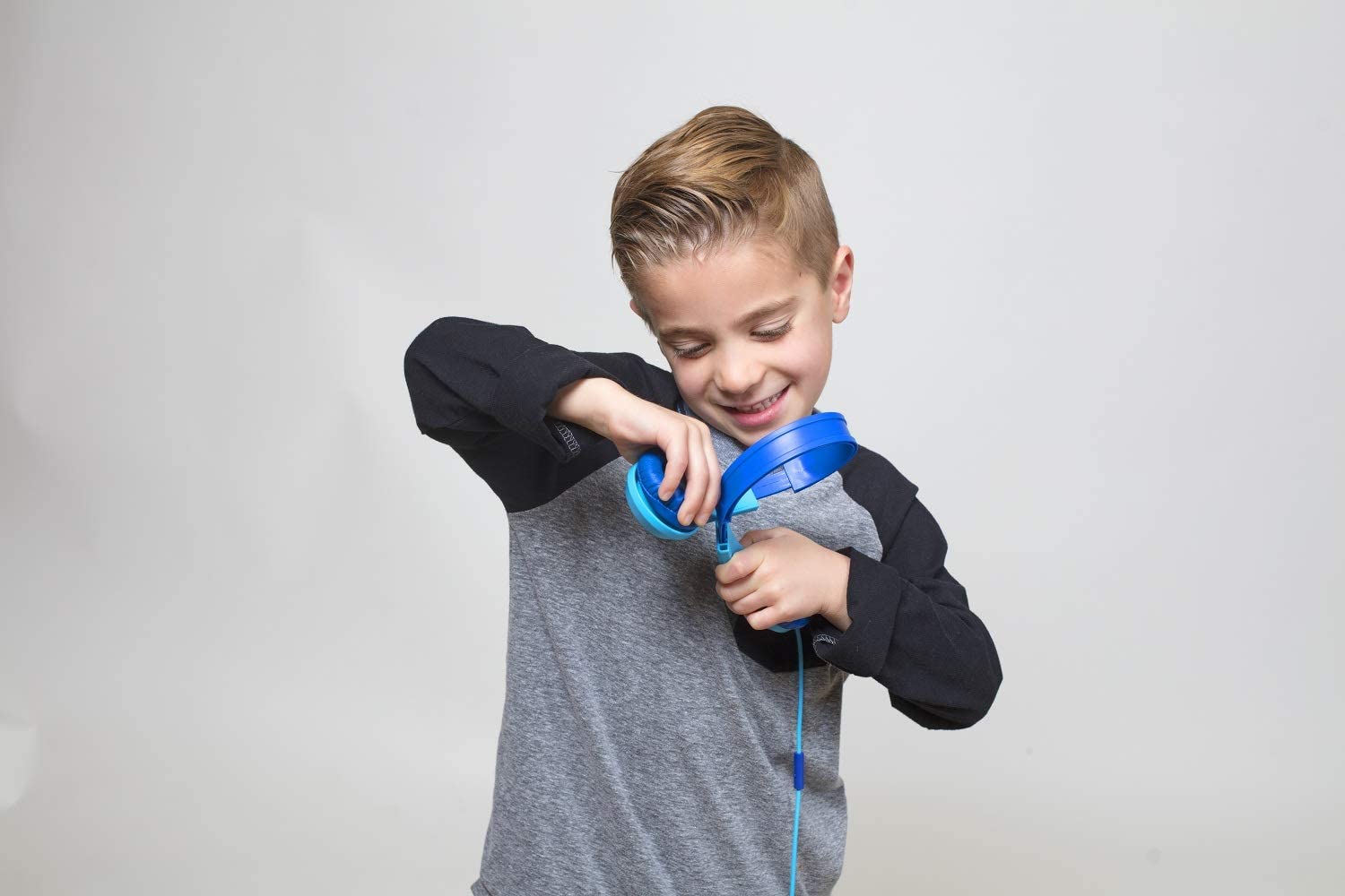 Wired stereo headphones with volume limiter, Model Squads 200 blue