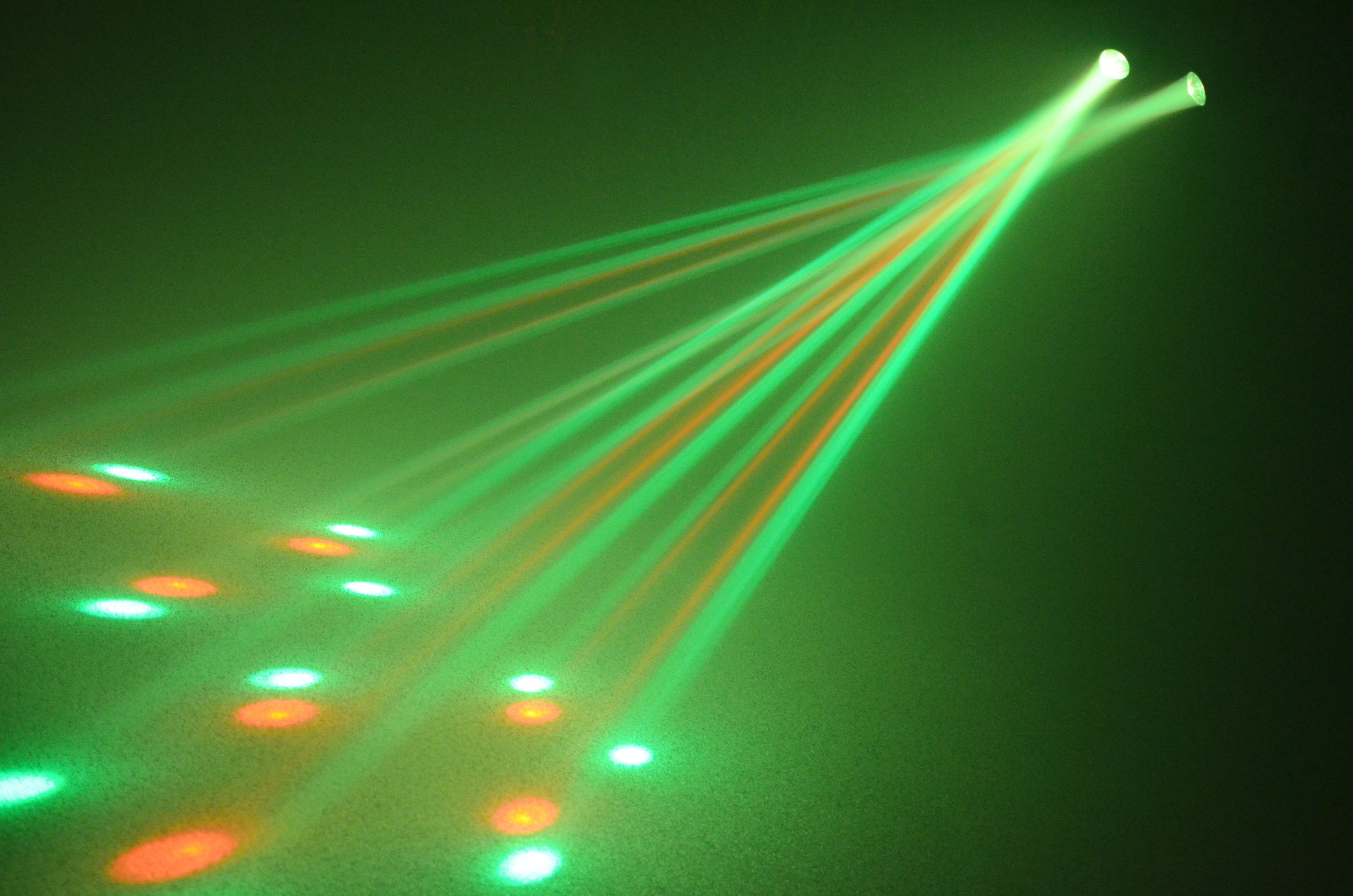 LIGHT2 Set 2 luci LED RGBW con supporto a T