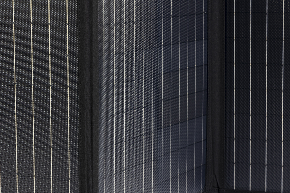 SOLAR PANEL 100 - Solar panel 100W (with build-in PD60W charger)