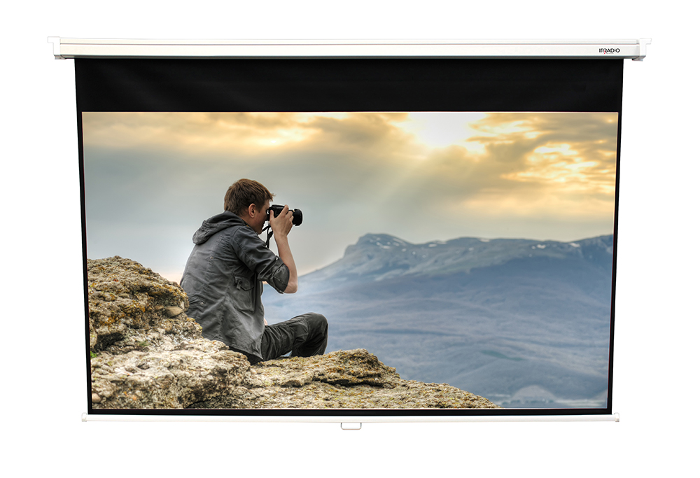 Schermo Manuale 240x175cm con tela bianca, retro nero e bordo nero, formato 16:9, Mod. IR-S3242RN