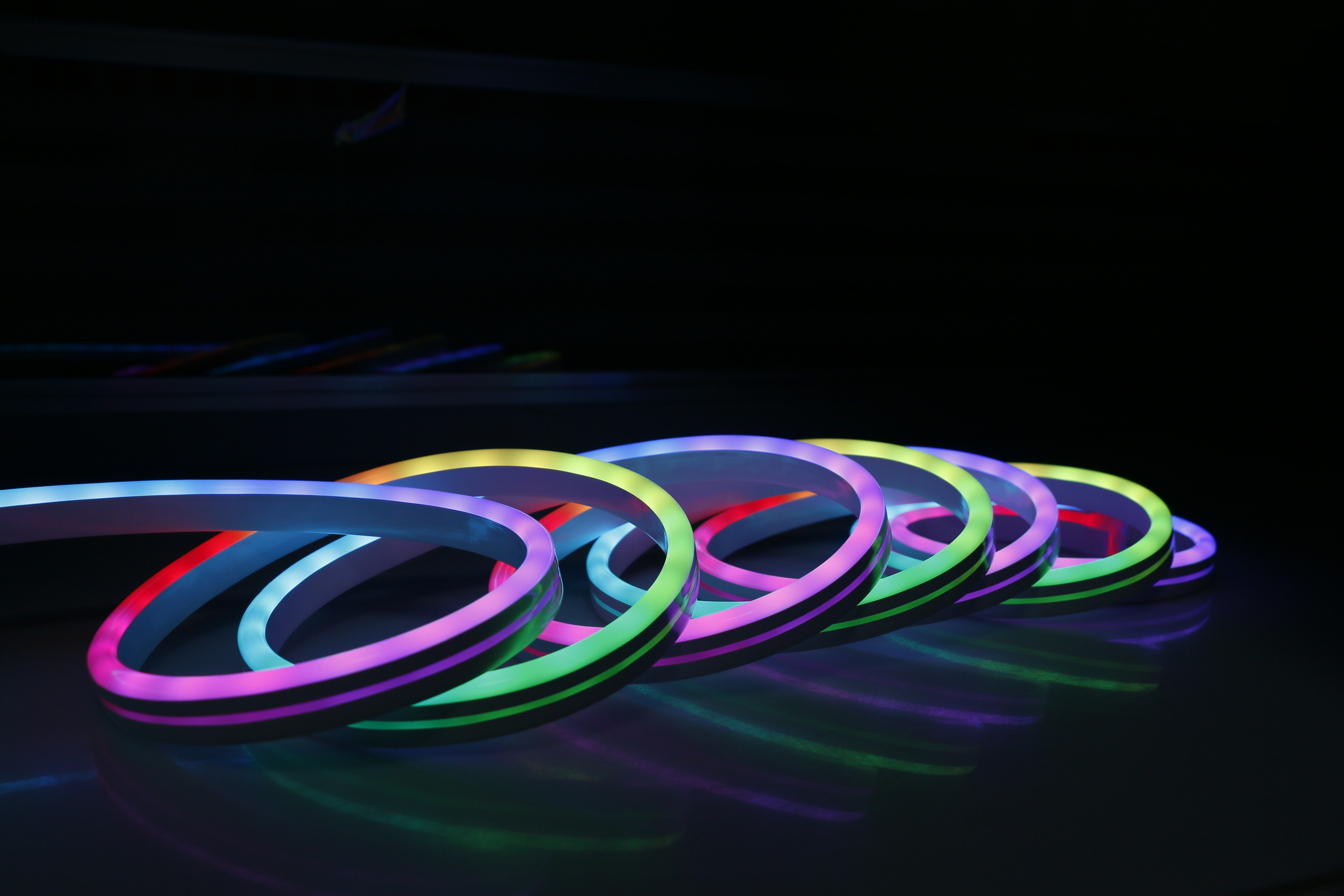 Neon strip LED 5mt 5050 RGBW 4,8W/m con telecomando e alimentatore